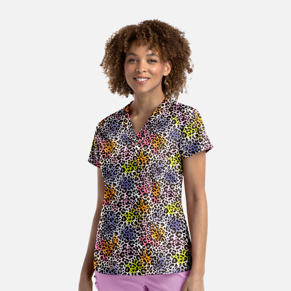 Women's 2 Pocket V-Neck Print Scrub Top